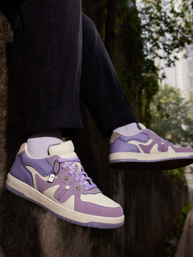 Urban Blaze: Lavender Men Low Top Sneakers - Image 2