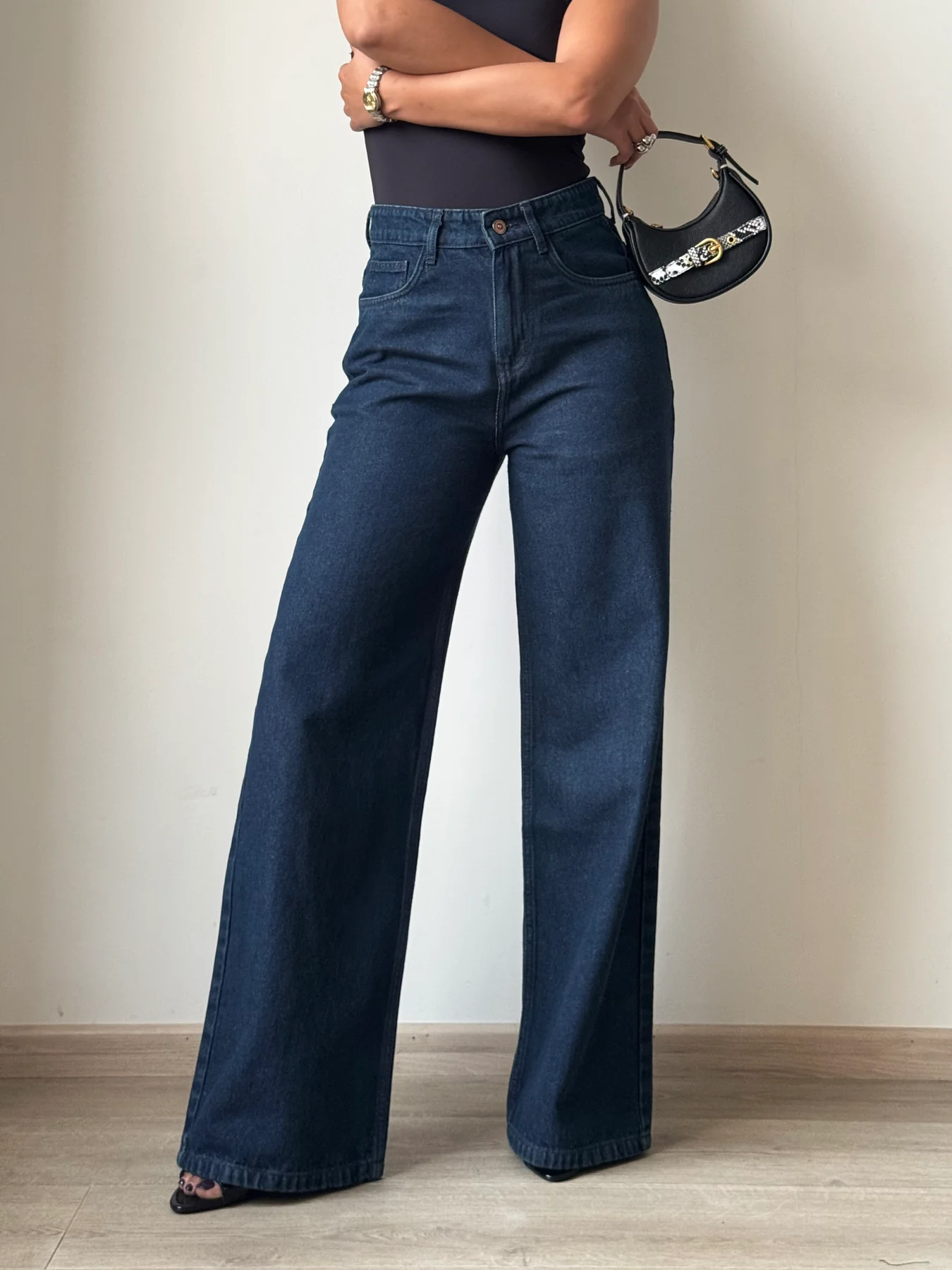 Midnight Indigo High-Waisted Wide-Leg Jeans – Classic Cool with a Contemporary Twist