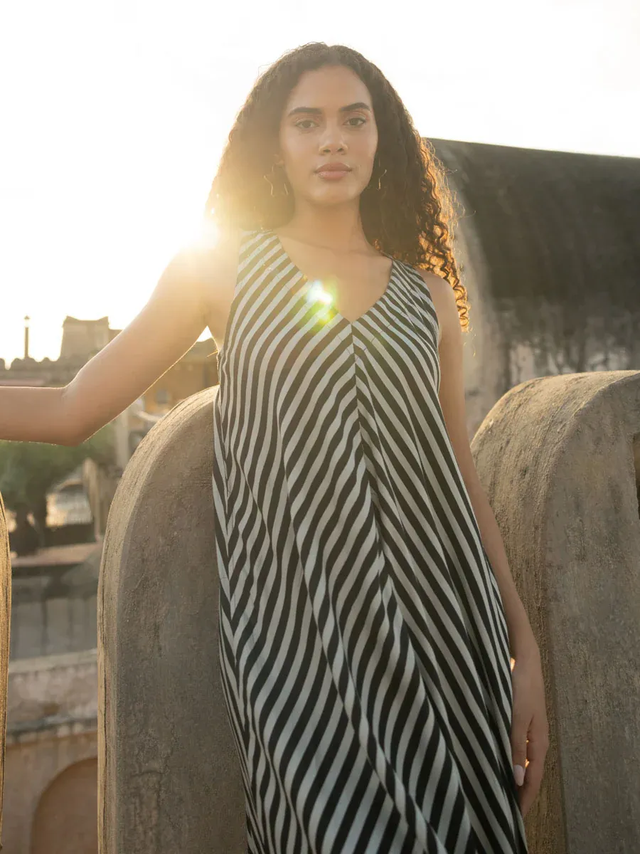 Black & Beige Striped A-Line Maxi Dress with Side Pockets - Image 4