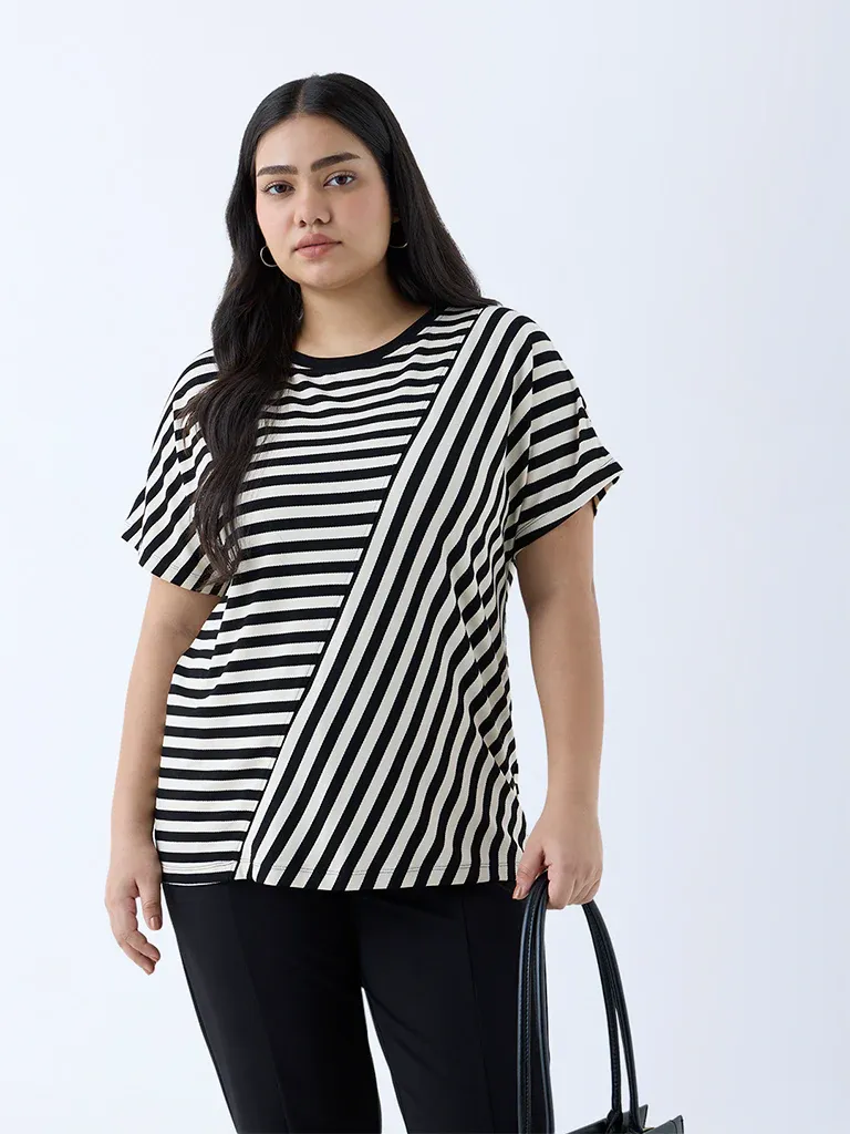 Women’s Black & Cream Diagonal Stripe Pattern T-Shirt - Image 4
