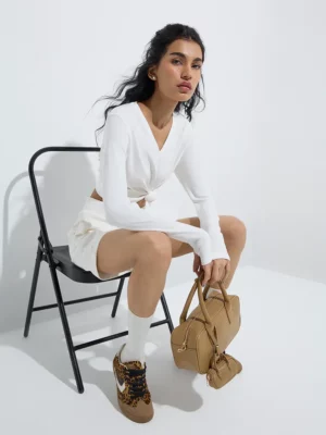 Women’s White Long-Sleeve V-Neck Knot Front Crop Top – Chic Minimalism with a Modern Twist