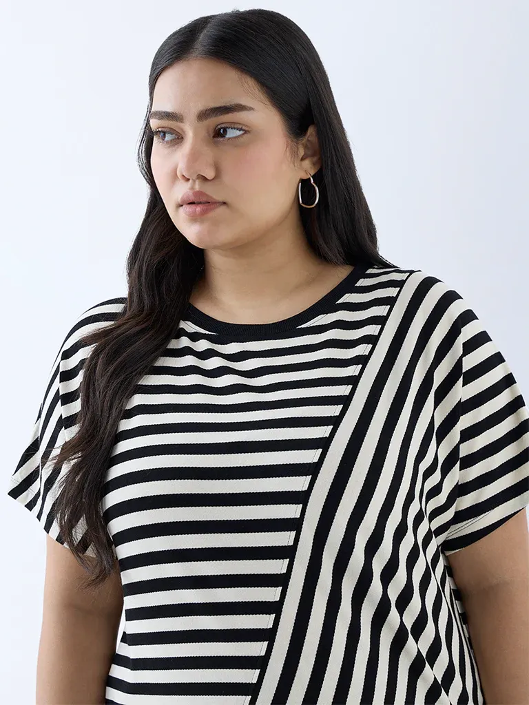 Women’s Black & Cream Diagonal Stripe Pattern T-Shirt - Image 2