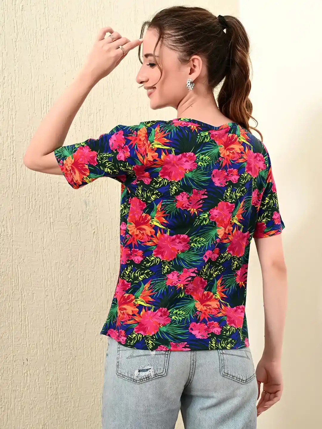 Tropical Vibes Casual Tee – Bring the Holiday to Your Wardrobe! - Image 2