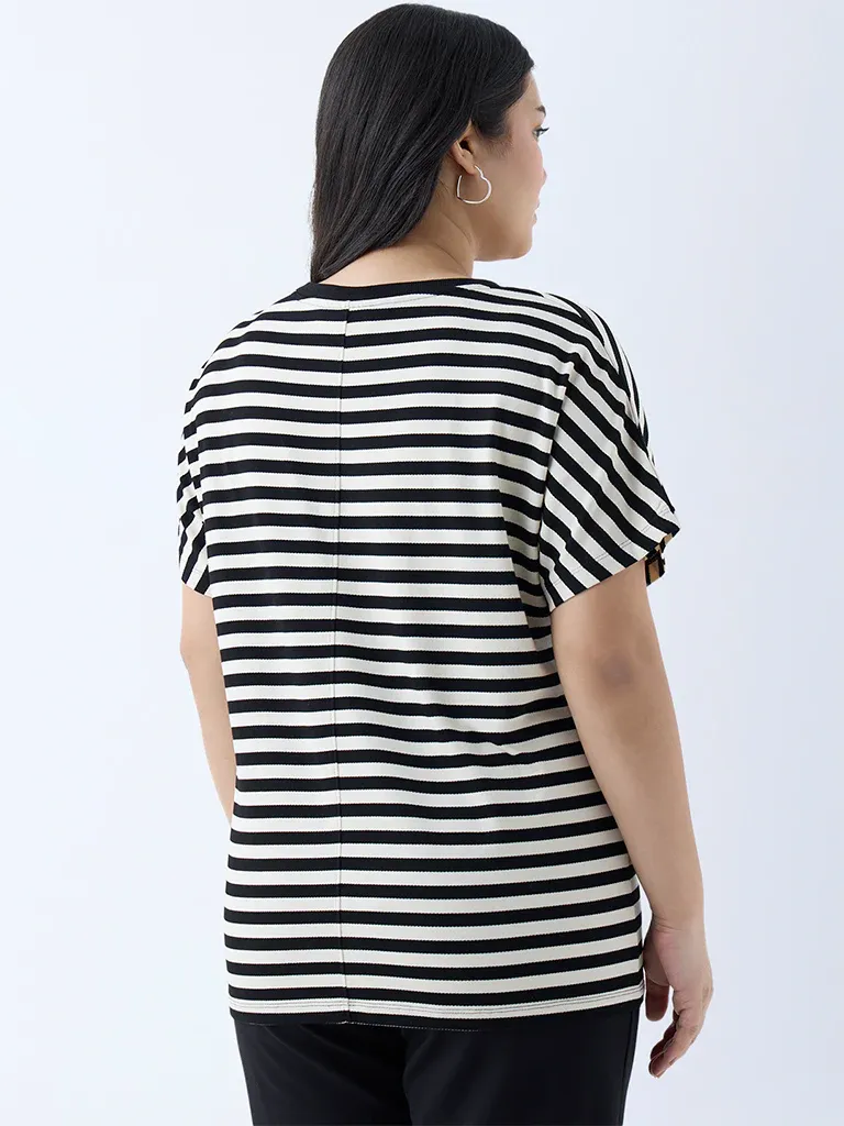 Women’s Black & Cream Diagonal Stripe Pattern T-Shirt - Image 3