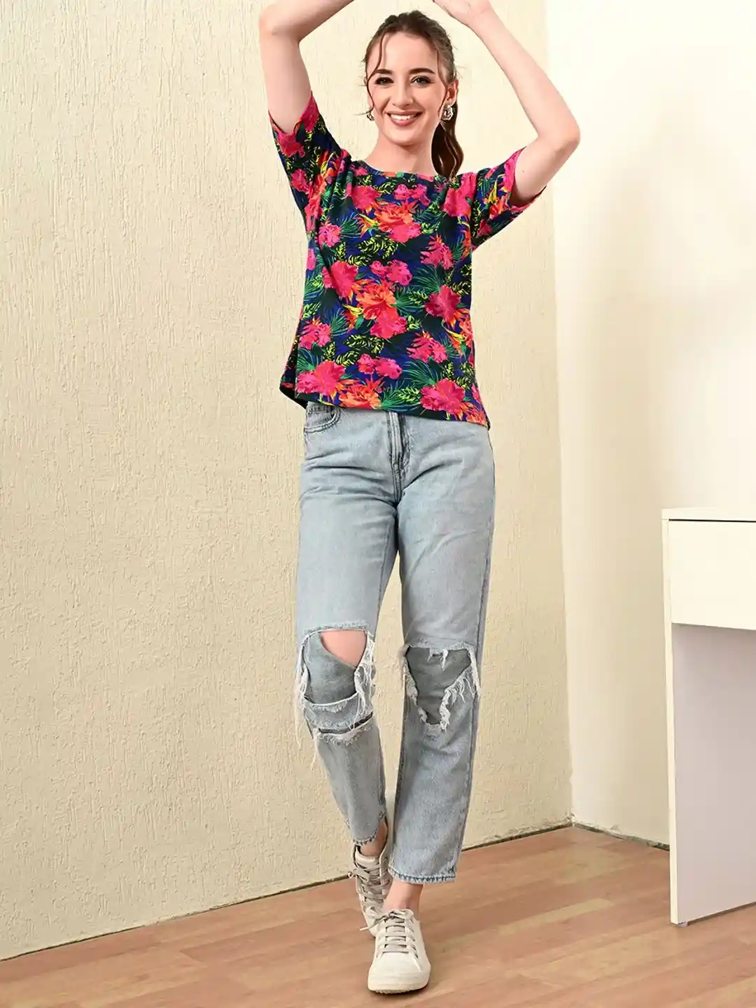 Tropical Vibes Casual Tee – Bring the Holiday to Your Wardrobe! - Image 3