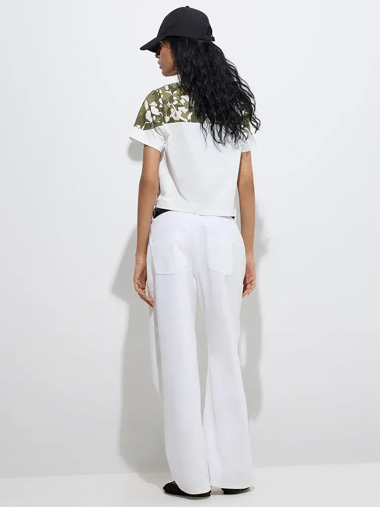 Women’s White & Camouflage Panel Cropped V-Neck T-Shirt - Image 2