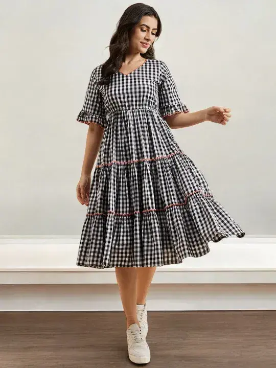 Classic Checkered Tiered Dress – Timeless Style, Effortless Comfort